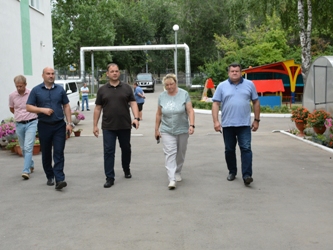 Депутаты Саратовской городской Думы посетили школы и детские сады Ленинского и Кировского районов